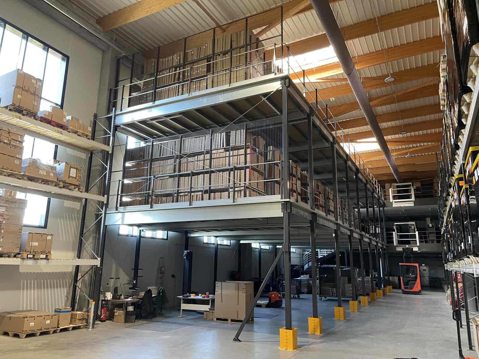Mezzanine de stockage industrielle sur plusieurs niveaux